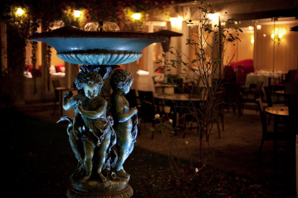Hotel Restaurant Napoleon Fontainebleau Exteriör bild